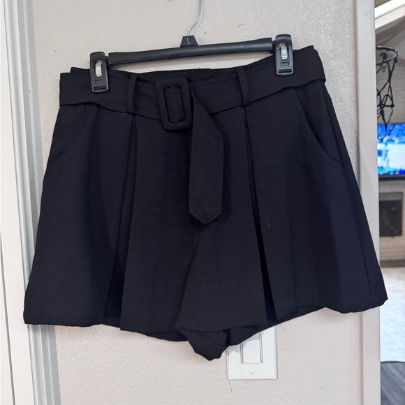 Gianni Bini High Waist Black Shorts with Flowy Design - Picture 1 of 5